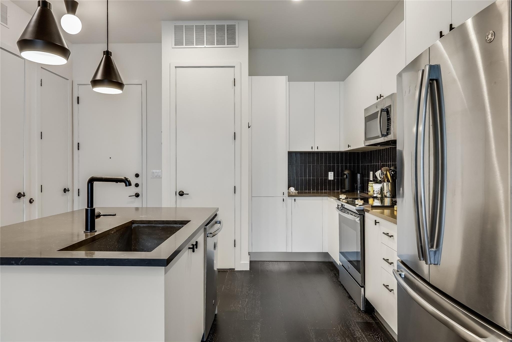 800 Embassy Dr - Photo 5