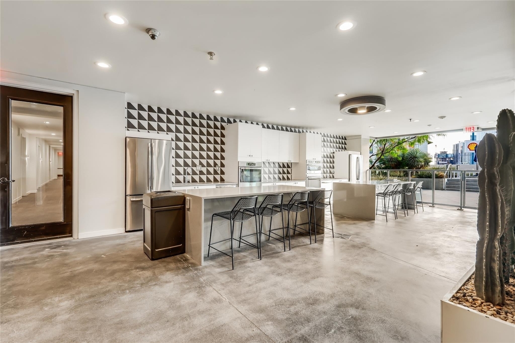 800 Embassy Dr - Photo 12
