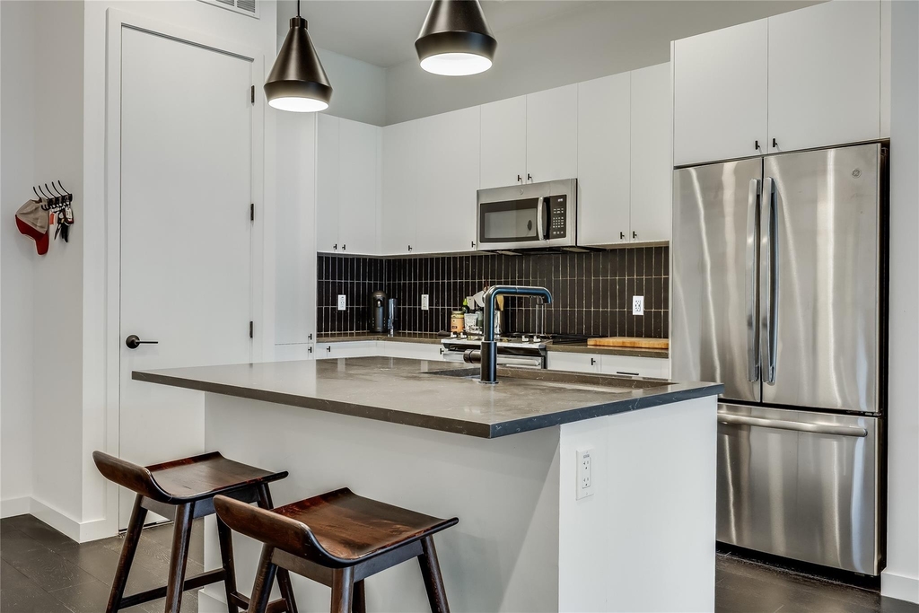 800 Embassy Dr - Photo 4