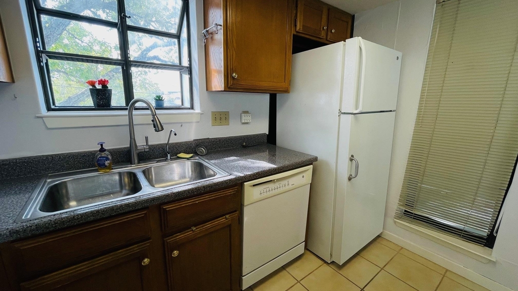 1510 W North Loop Blvd - Photo 2