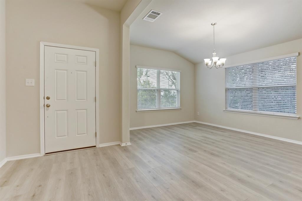 3902 Crockett Ave - Photo 2