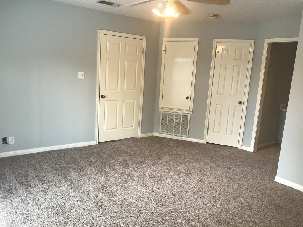 502 W 17th St - Photo 2