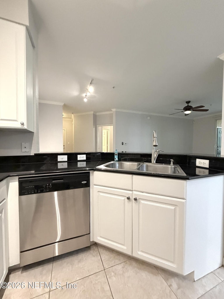 8539 Gate Parkway W - Photo 6
