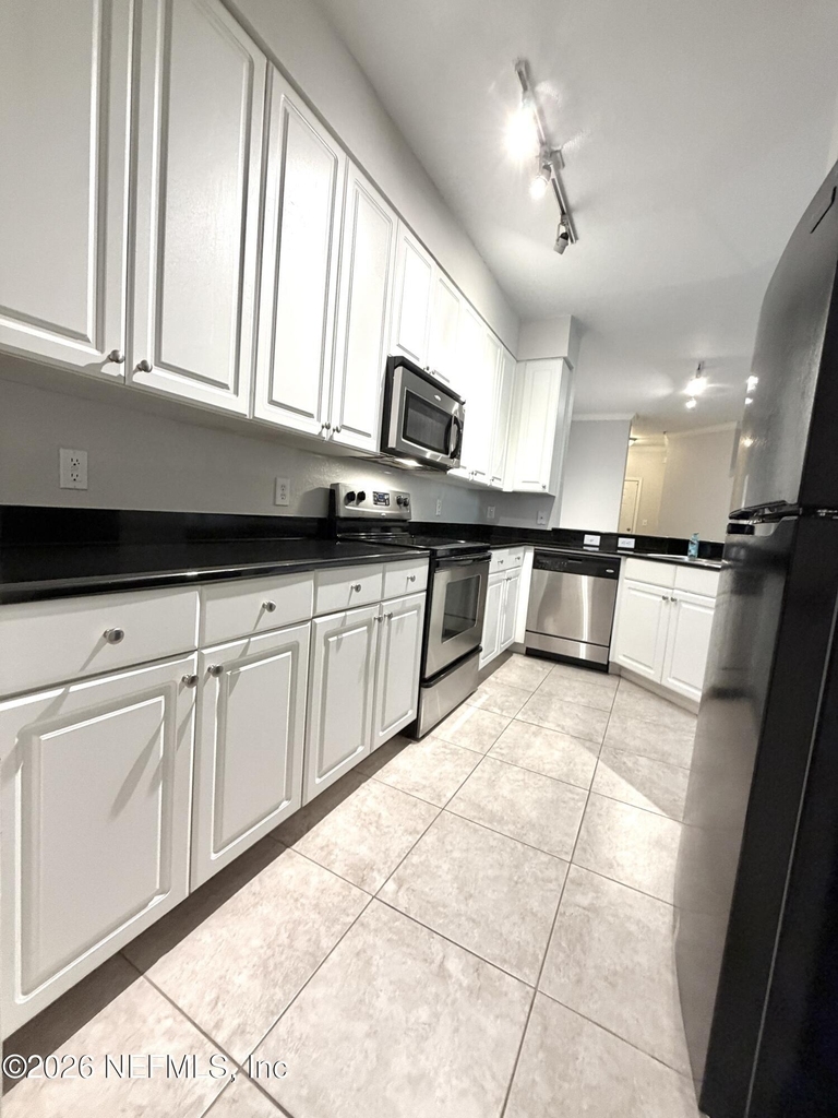 8539 Gate Parkway W - Photo 2