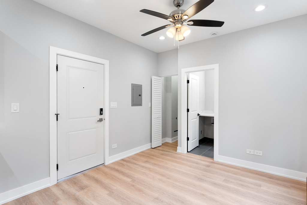 1546 W Jonquil Terrace - Photo 3