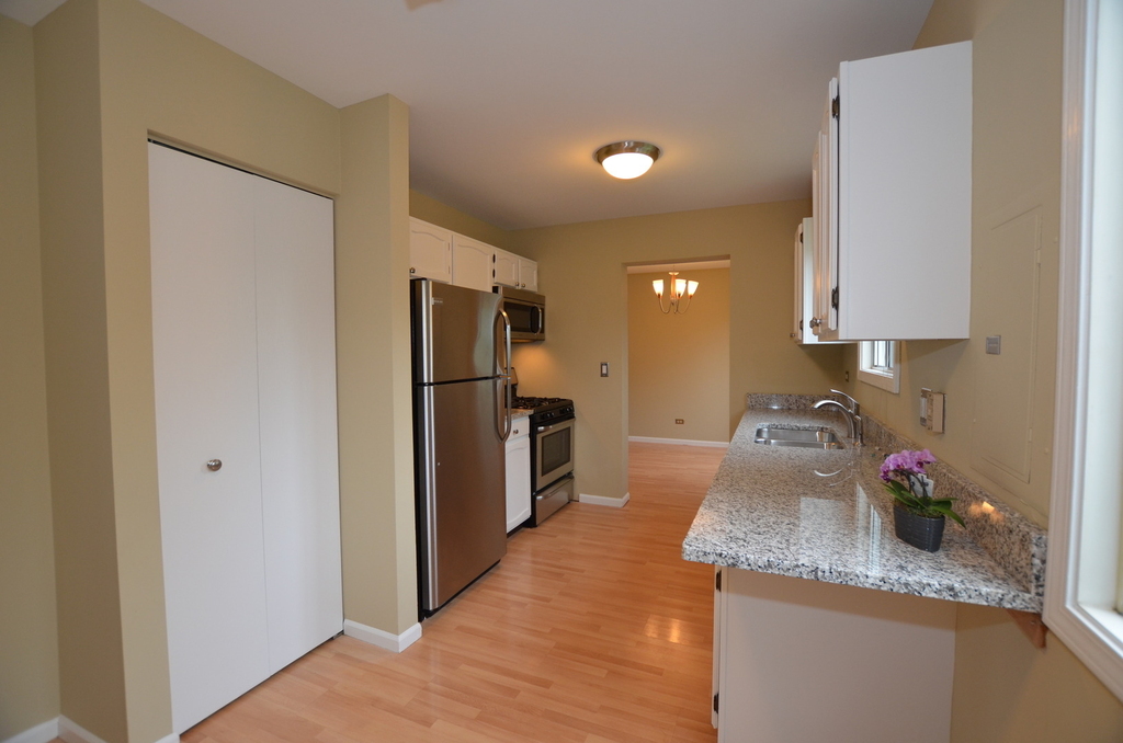 387 Amy Court - Photo 0