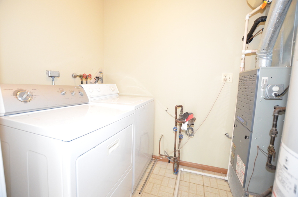 387 Amy Court - Photo 20