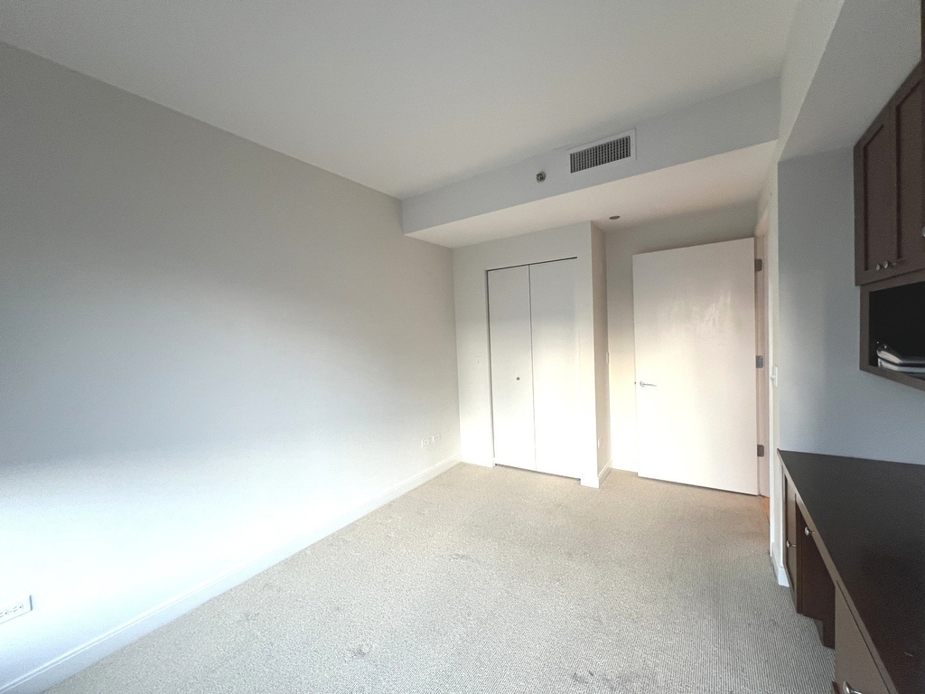 60 E Monroe Street - Photo 11