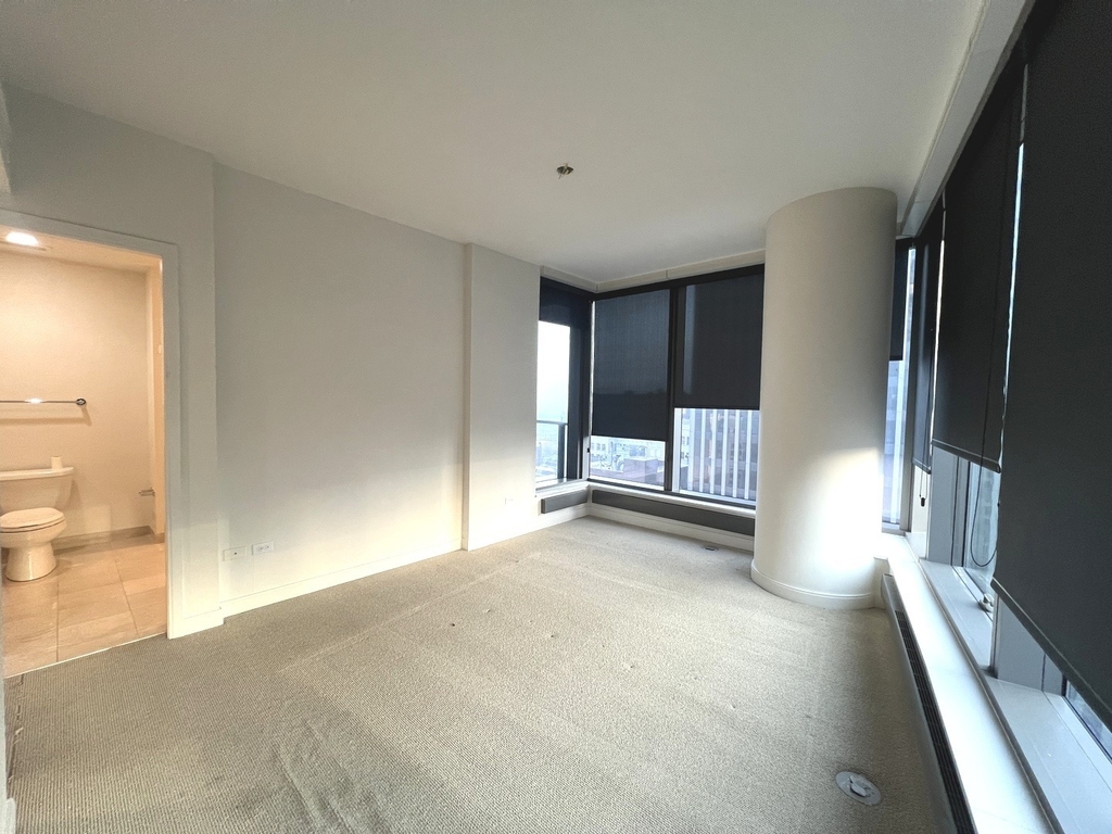 60 E Monroe Street - Photo 9