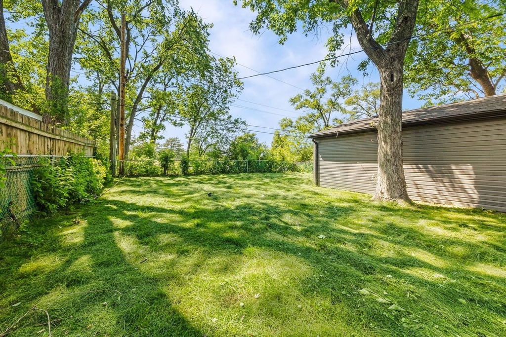 16752 Artesian Avenue - Photo 17
