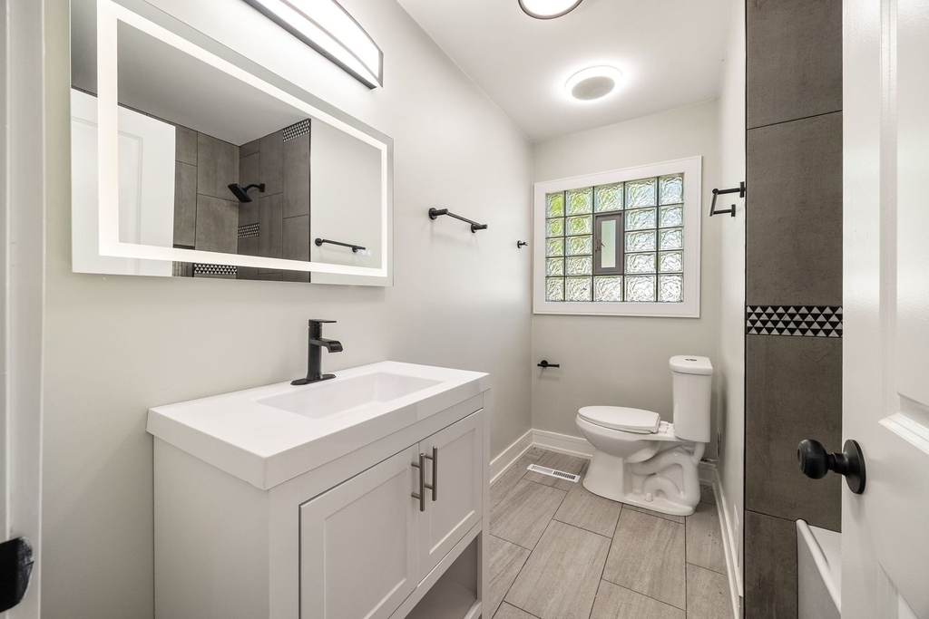 16752 Artesian Avenue - Photo 12