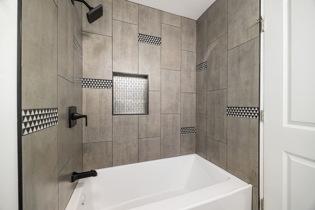 16752 Artesian Avenue - Photo 13