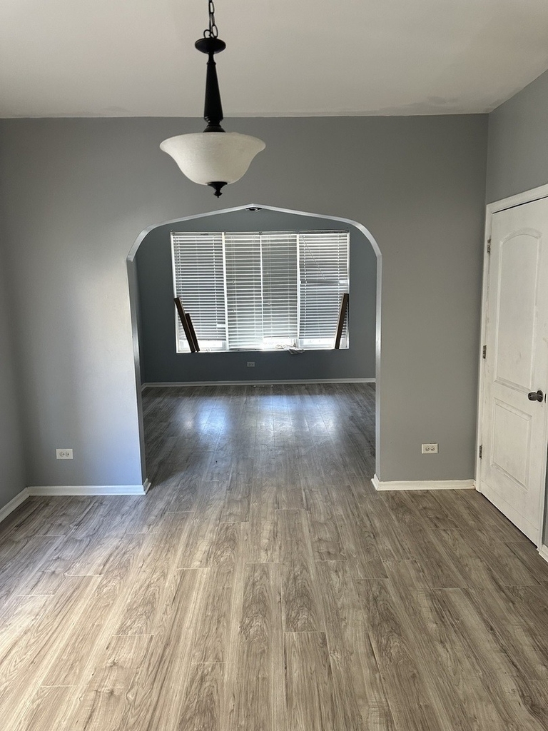 6314 S Artesian Avenue - Photo 2