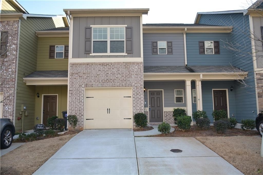 183 Spring Way Square - Photo 0
