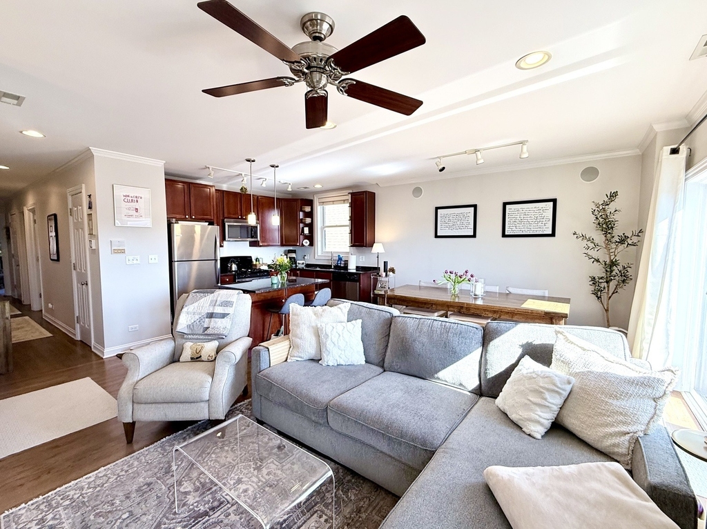 1144 W Roscoe Street - Photo 3