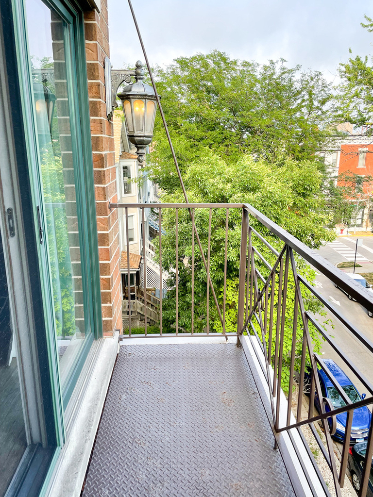 1144 W Roscoe Street - Photo 19