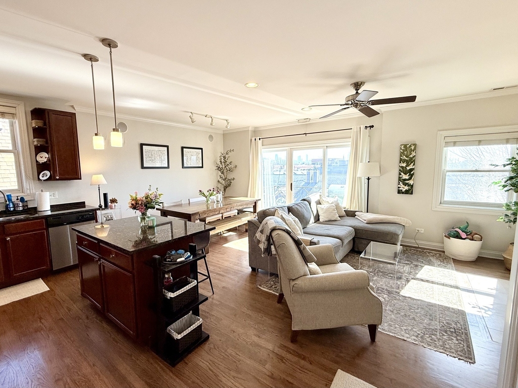 1144 W Roscoe Street - Photo 1