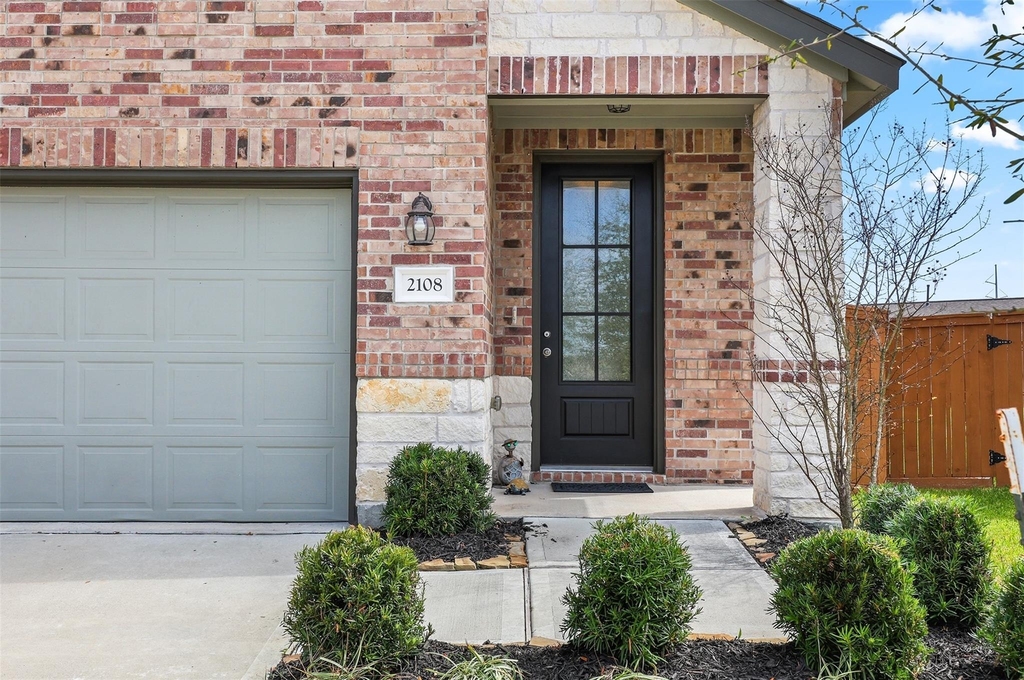 2108 Sweet Bay Drive - Photo 1