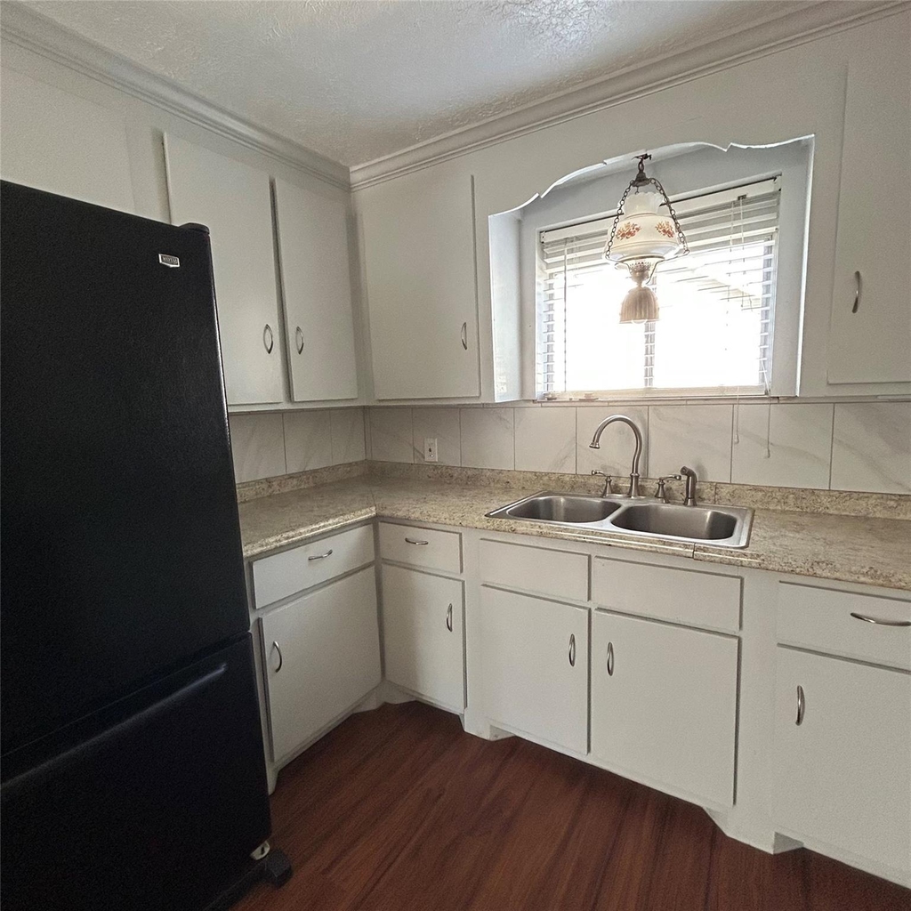 2918 46th Street - Photo 3