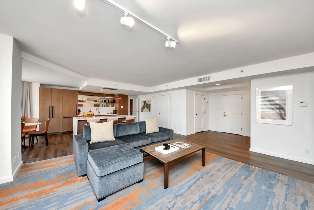 1300 Lamar Street - Photo 3