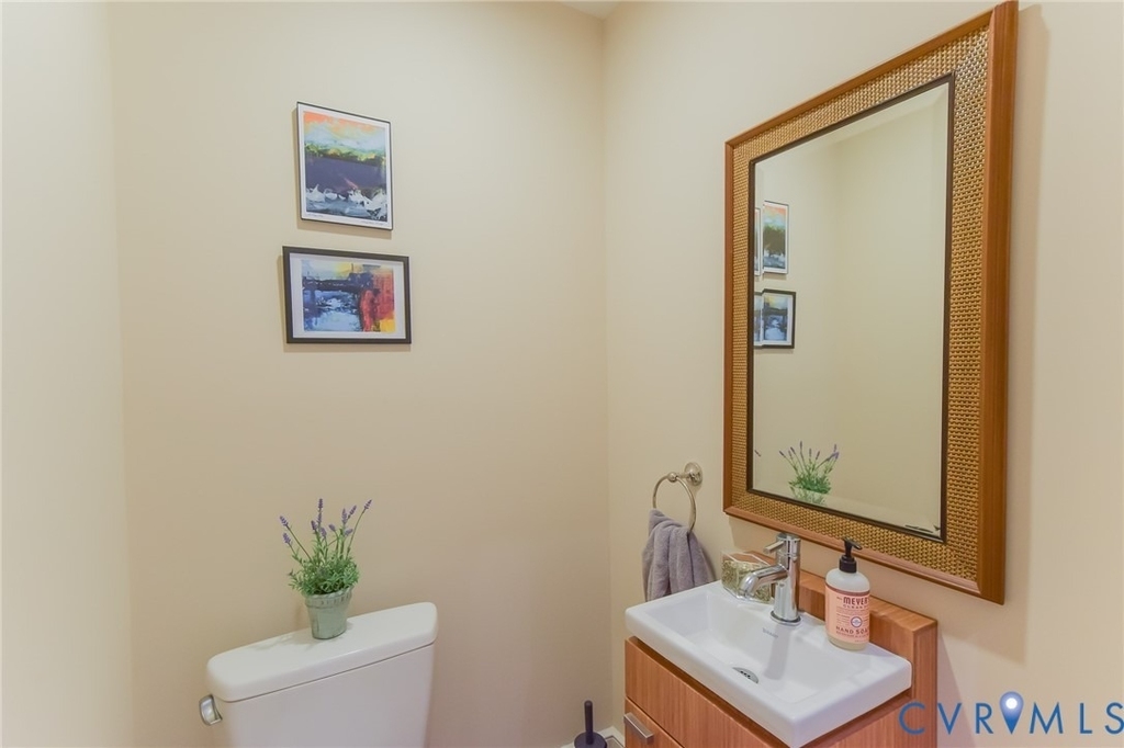 105 E Broad Street - Photo 2