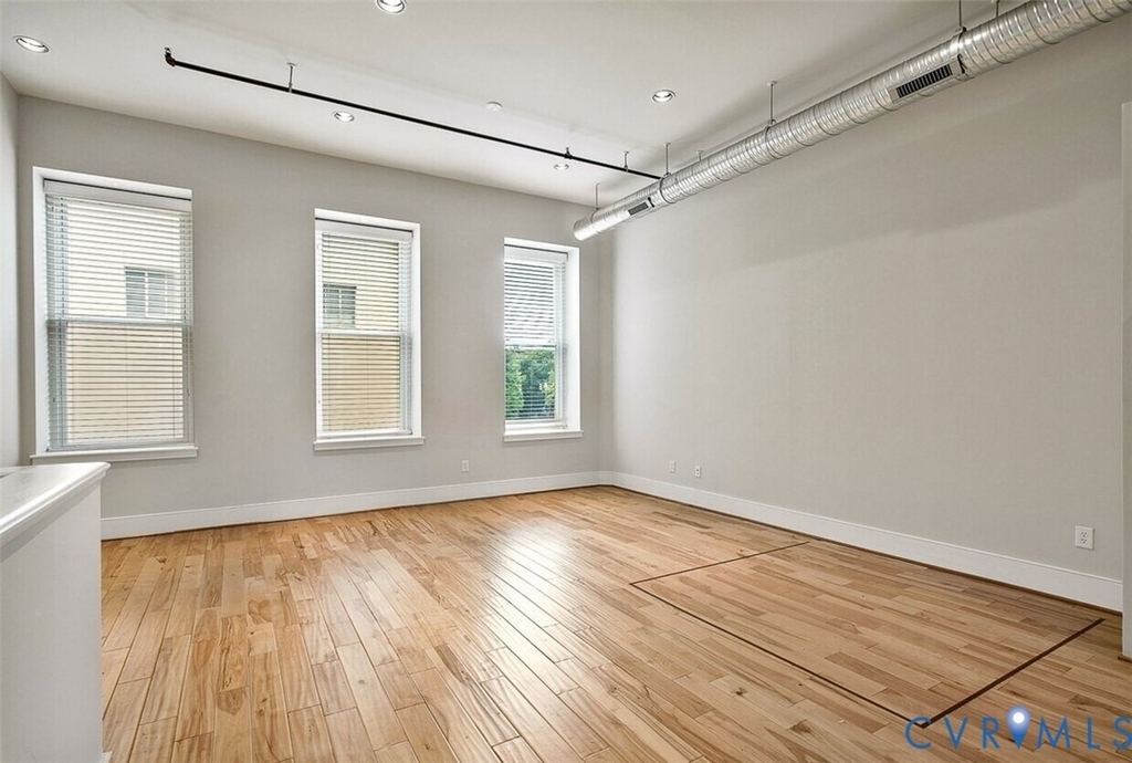 105 E Broad Street - Photo 15