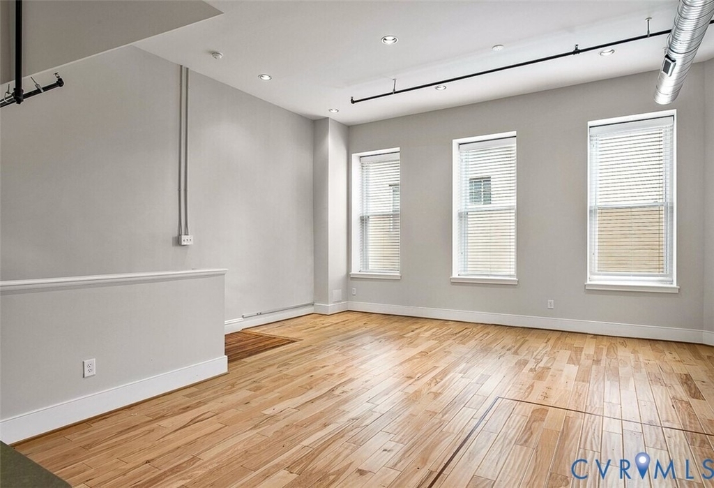 105 E Broad Street - Photo 16