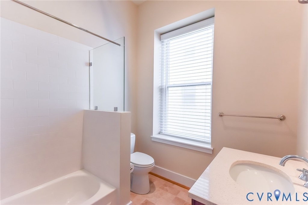 105 E Broad Street - Photo 1