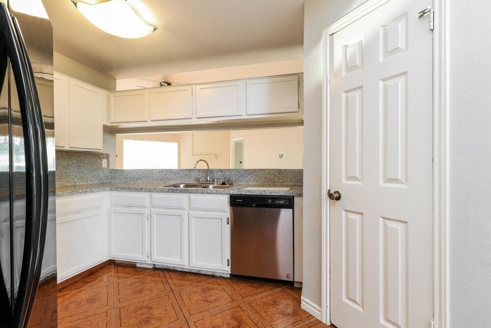 5210 Kristen Court - Photo 6