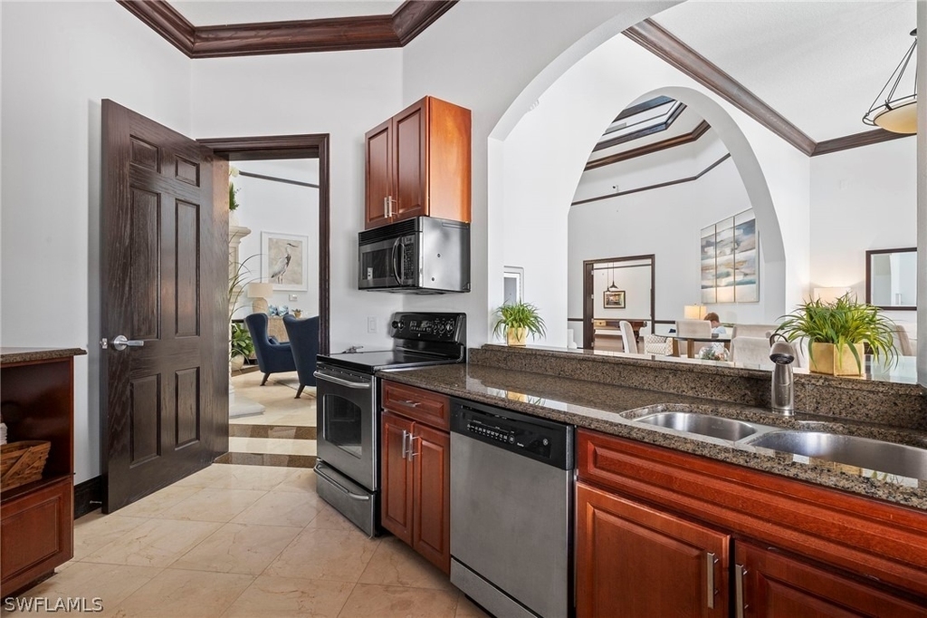 12940 Positano Circle - Photo 33