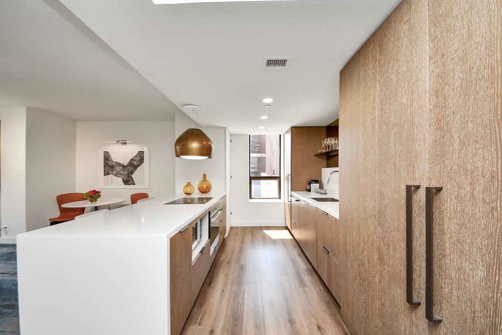 1300 Lamar Street - Photo 2