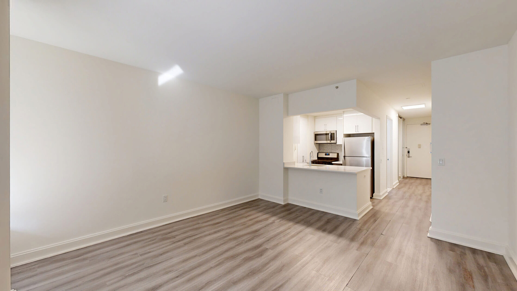 10 Hanover Square - Photo 3