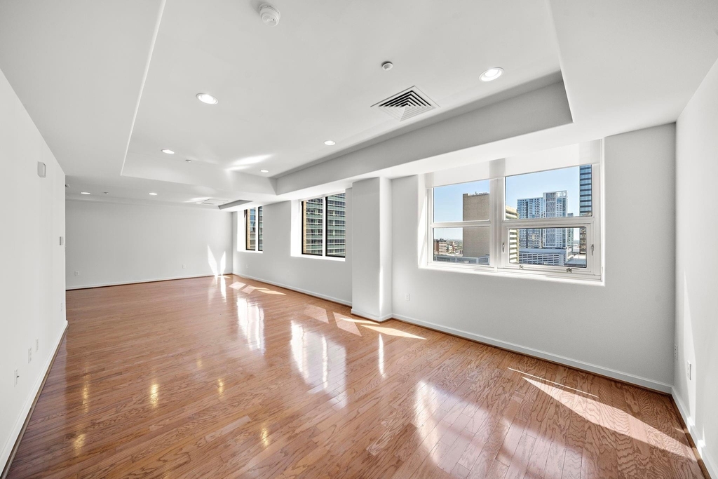 914 Main Street - Photo 1