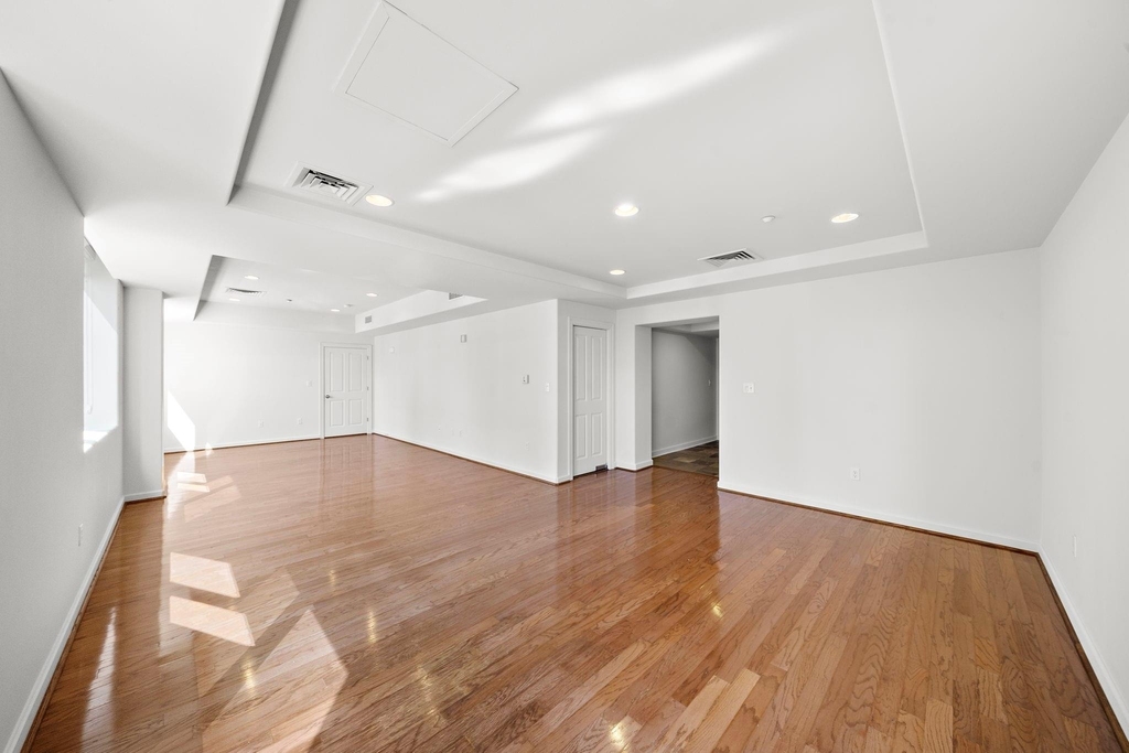 914 Main Street - Photo 2