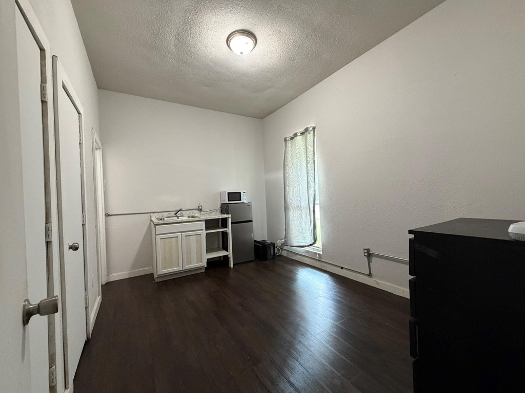 1211 W Park Ave - Photo 3