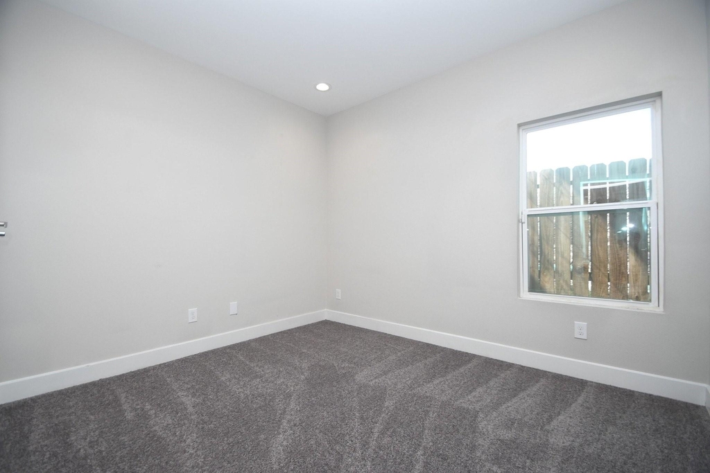 5904 Gardendale Drive - Photo 18