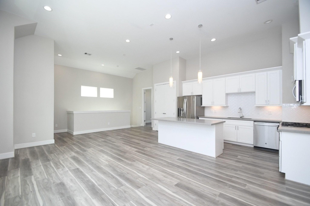 5904 Gardendale Drive - Photo 11