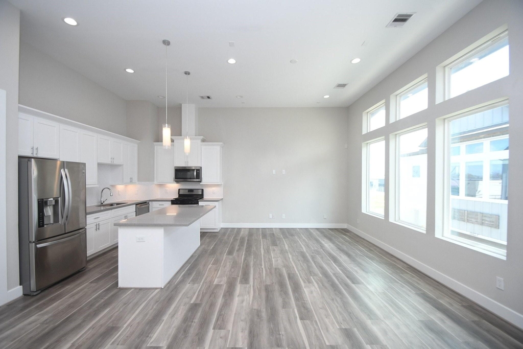 5904 Gardendale Drive - Photo 8