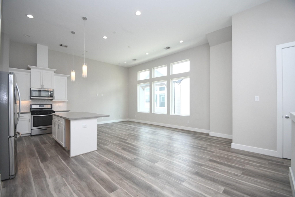 5904 Gardendale Drive - Photo 7
