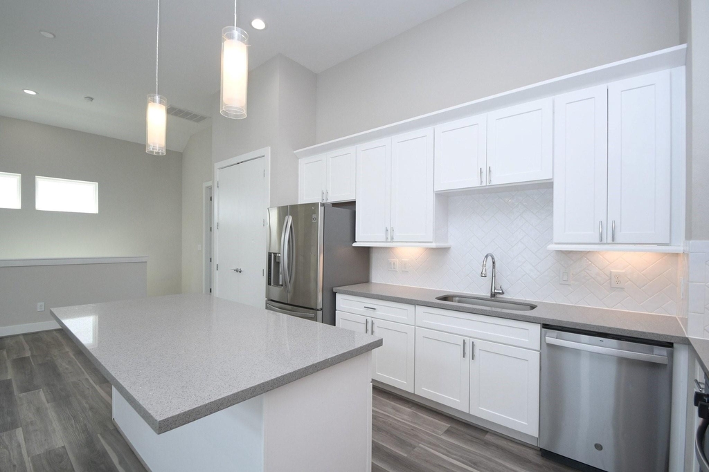 5904 Gardendale Drive - Photo 14