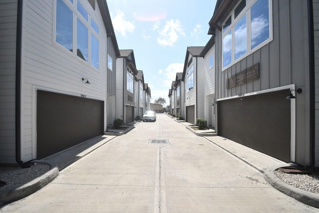 5904 Gardendale Drive - Photo 43