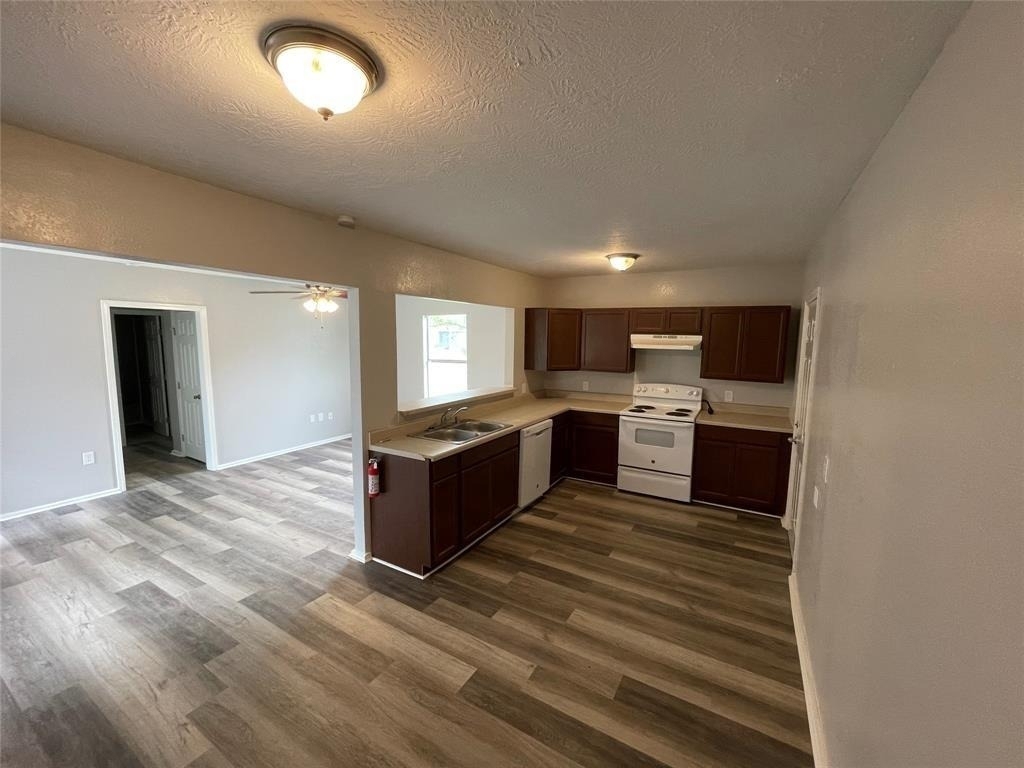 1708 W 5th Street - Photo 1