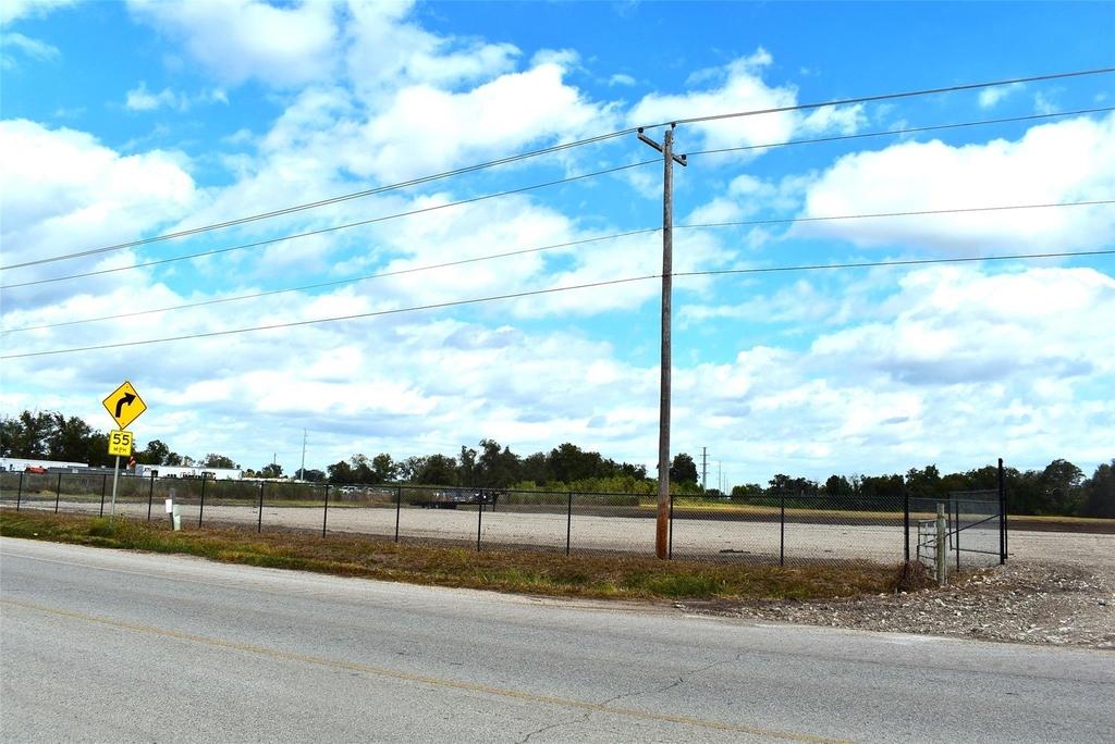 8911 Fm 524 Road - Photo 11
