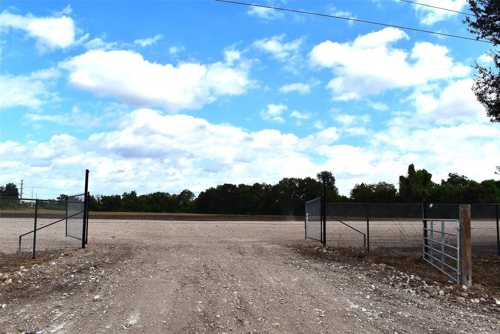8911 Fm 524 Road - Photo 15