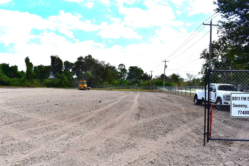 8911 Fm 524 Road - Photo 19