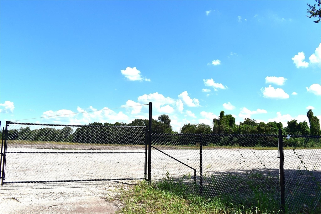 8911 Fm 524 Road - Photo 7
