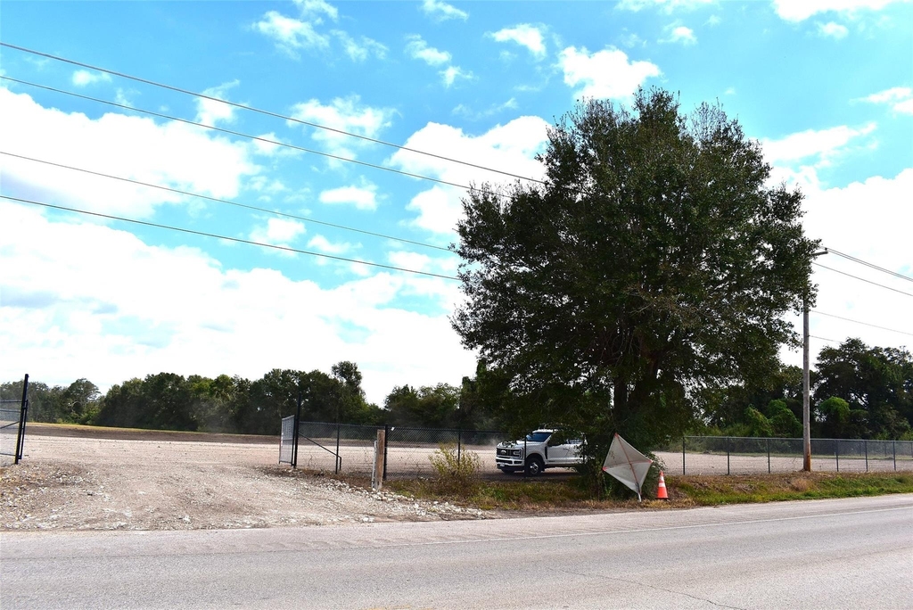 8911 Fm 524 Road - Photo 12