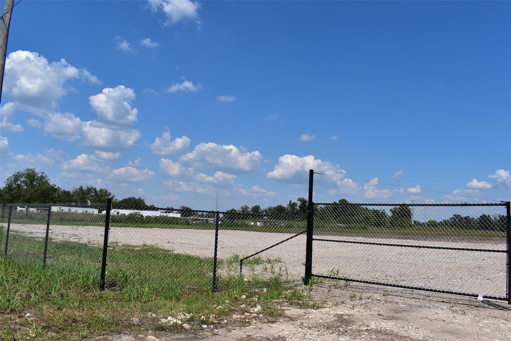 8911 Fm 524 Road - Photo 6