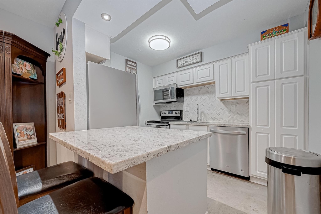 1860 White Oak Drive - Photo 17