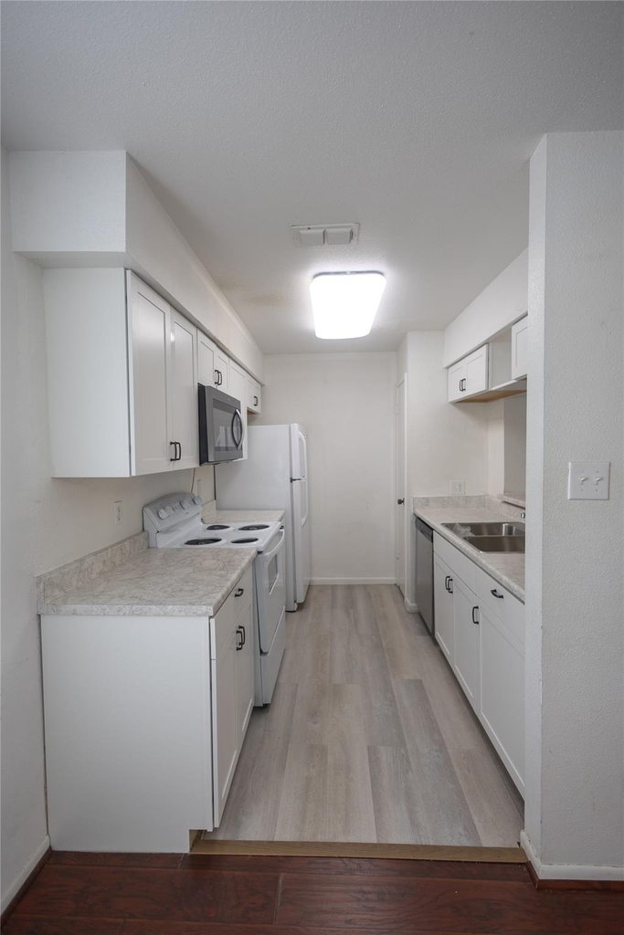8100 Cambridge Street - Photo 10